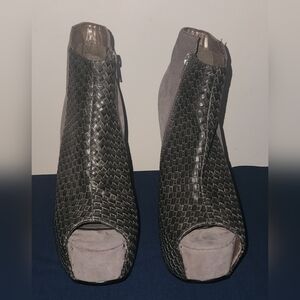 Woven Peep-Toe Ankle Boots With Side Zipper - Gray Size 8